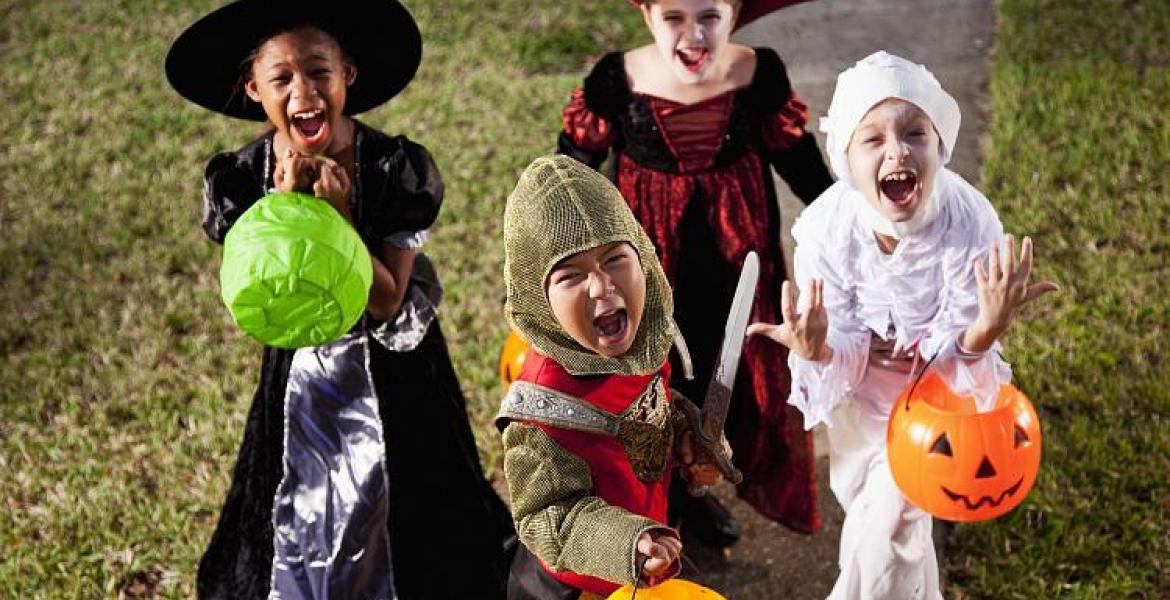 https://creators.trueid.net/s3/files/styles/cover_photo_1024w/public/inline-images/four-children-halloween-costume.jpg?itok=fLN0Kp2b